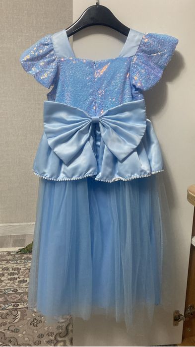 Продам детский платья на новый год