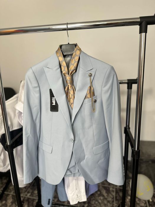 Costum bărbătesc, NOU, etichetă. + accesorii M-L-Xl