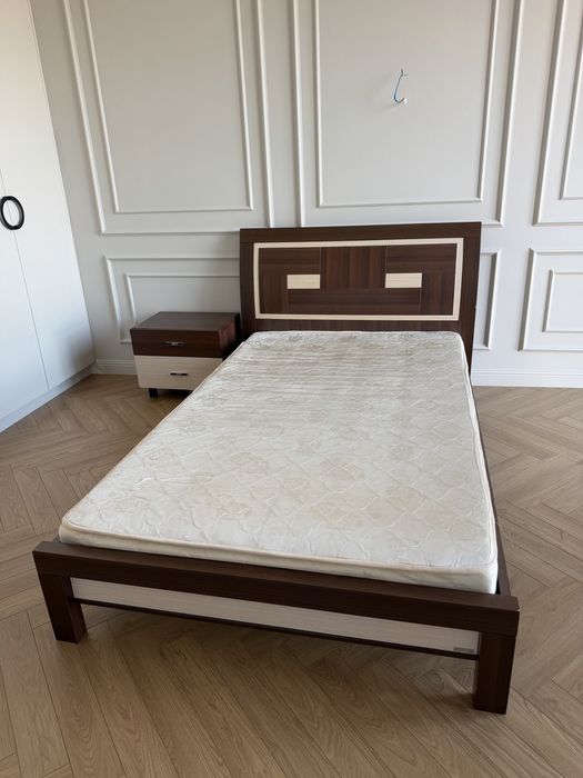 Кровать 120х200 и тумбочка