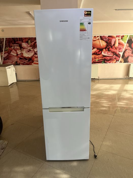 Холодилник Samsung