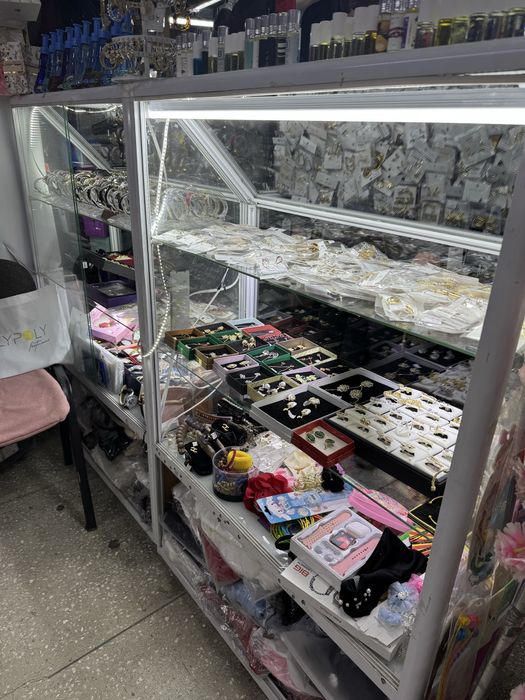 Ветрина стеклянная