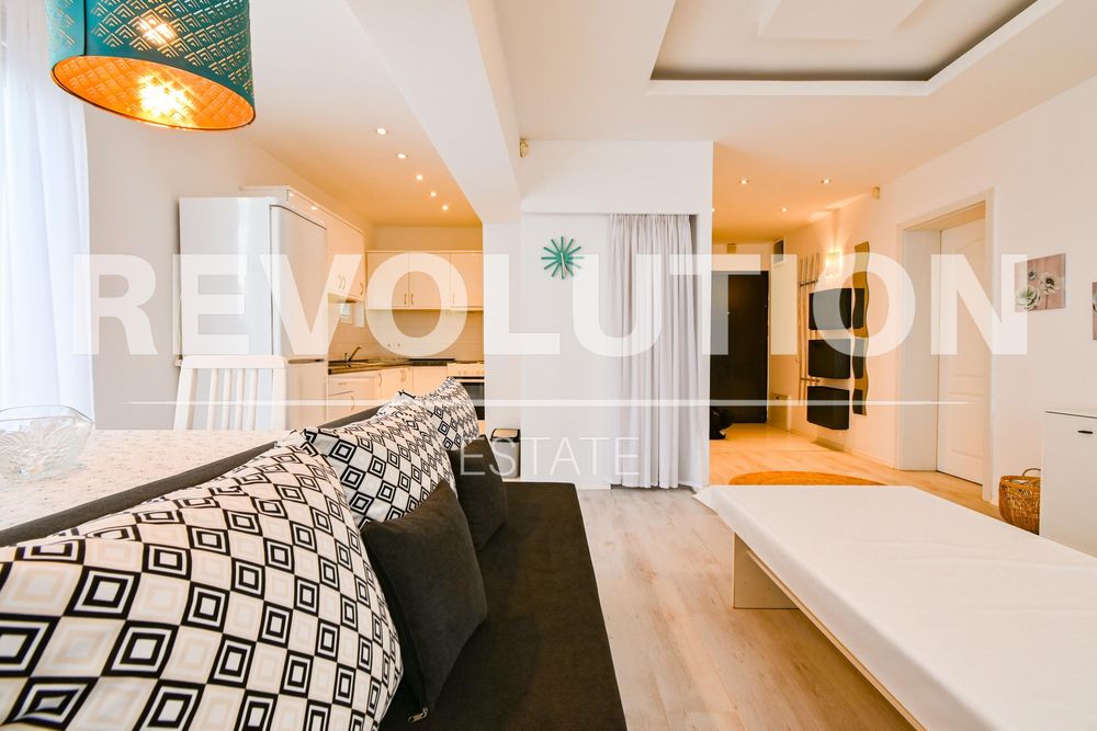 Дава се под наем Двустаен апартамент в София, Гоце Делчев - 90 кв.м за 750 € - Снимка #2