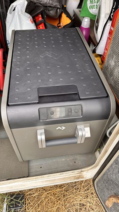 Продавам хладилна чанта на Дометик Dometic