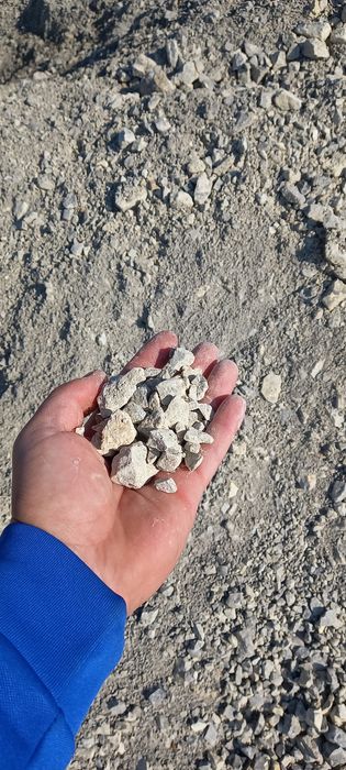 Продавам филц-пясък ,Скална маса трошено и всички инертни материали н