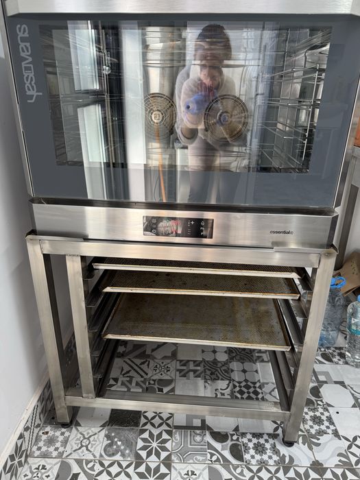 Cuptor YESOVENS digital patiserie si panificatie ca NOU  4 tavi