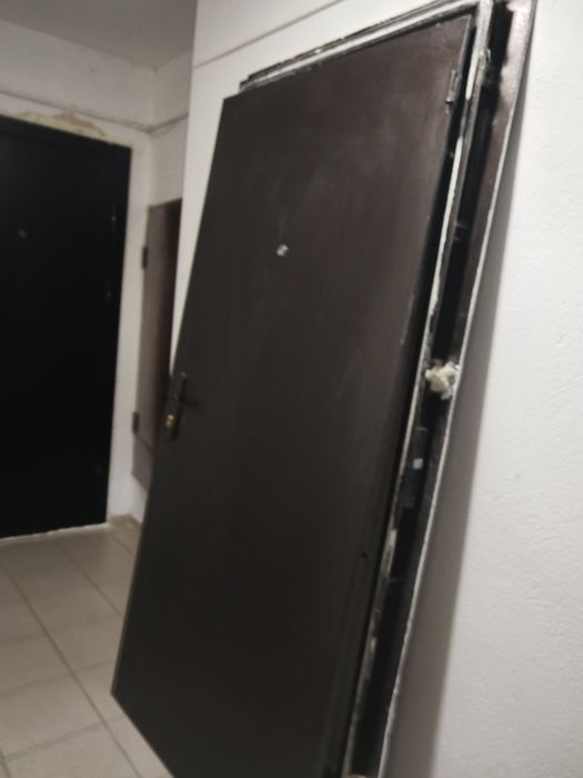 Продам железный дверь б/у