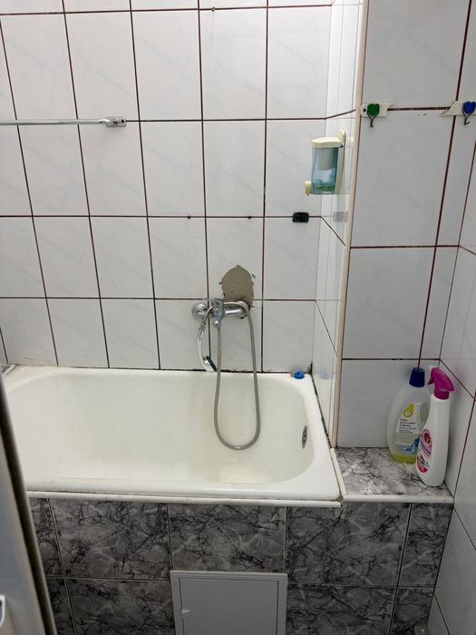 Închiriez garsonieră