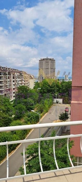 Продава се Едностаен апартамент в Бургас, Лазур - 30 кв.м за 2634 €/кв.м - Снимка #9