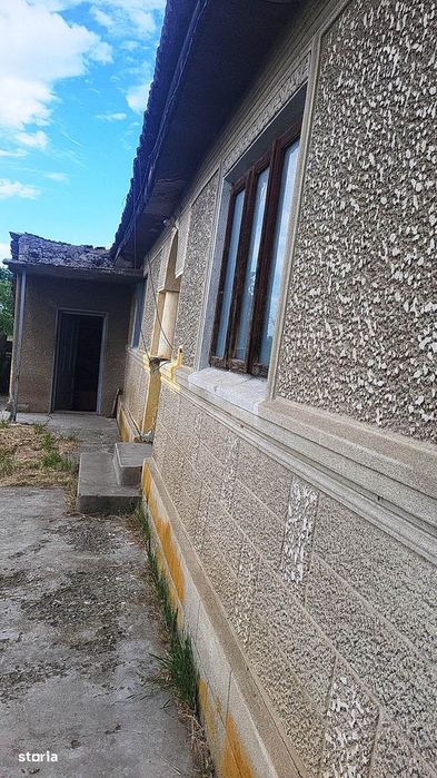 Teren de vânzare cu front stradal de peste 60 m, se vinde şi parţial