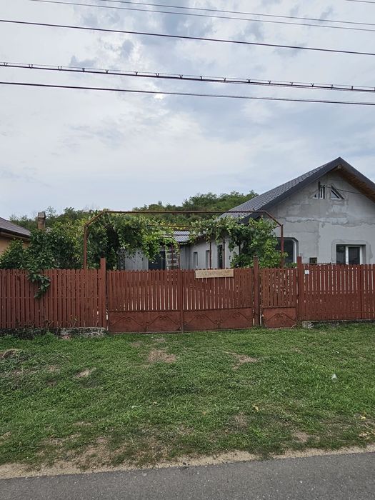 Vând casa in comuna colonesti Jud Olt
