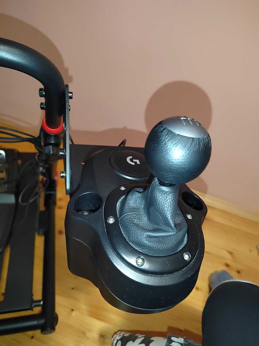 Logitech g29 + shifter 6 предавки + Стойка Huzaro