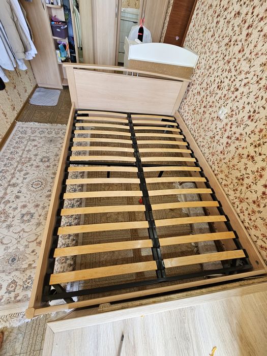 Продам кровать полуторку