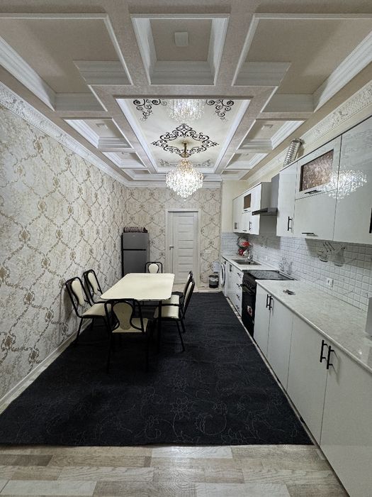 Сдается 2х комнатная  Рудакий 1 й этаже