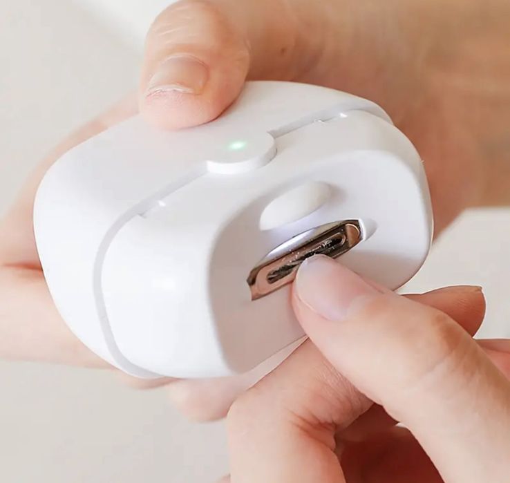 Aparat electric pentru tāiat, pilit si lustruit unghiile