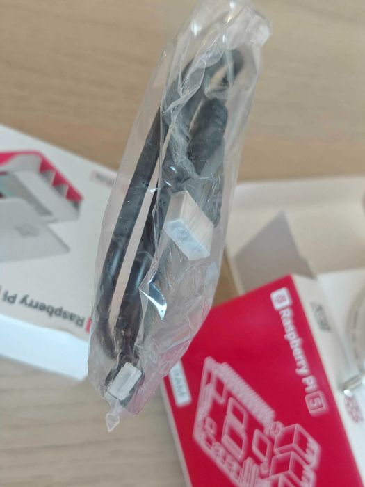 Чисто нов комплект Raspberry Pi 5 (8GB RAM)