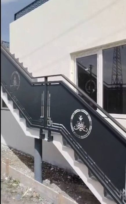 Balustrada din tablă decupată.