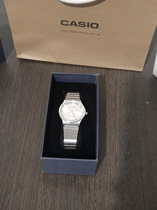 срочно продаётся casio mq-24d-7e
