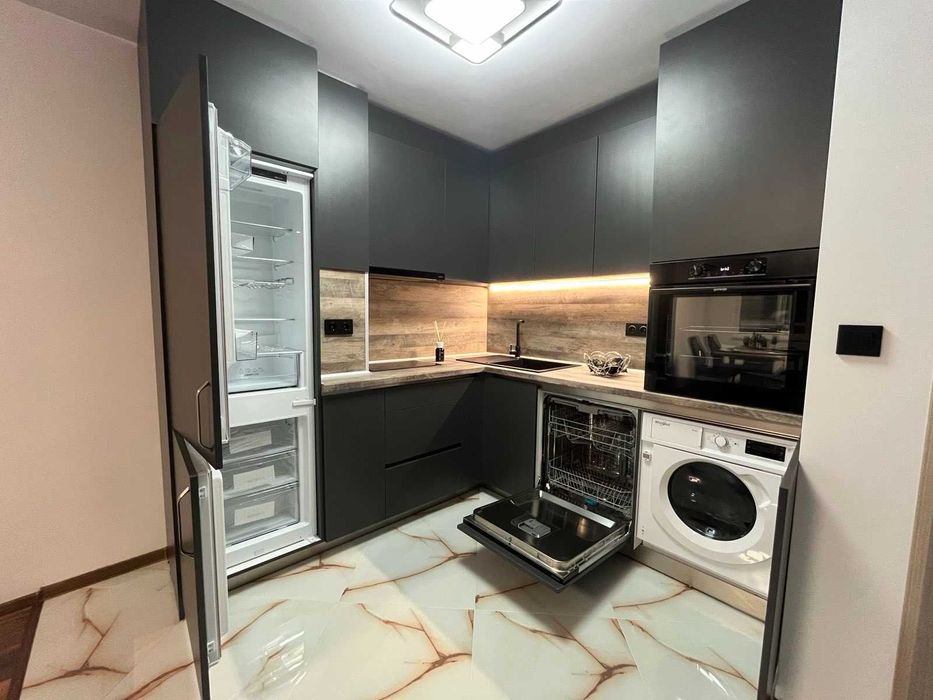 Продава се Тристаен апартамент в Варна, Лятно кино Тракия - 93 кв.м за 2312 €/кв.м - Снимка #4