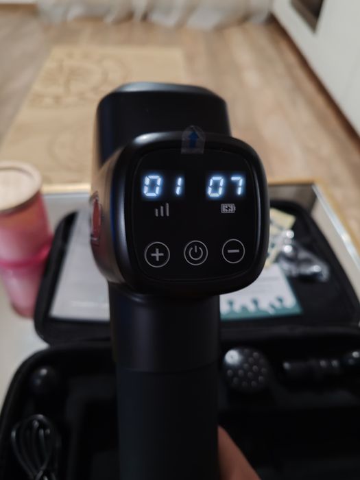 Pistol gun profesional de masaj JOLT