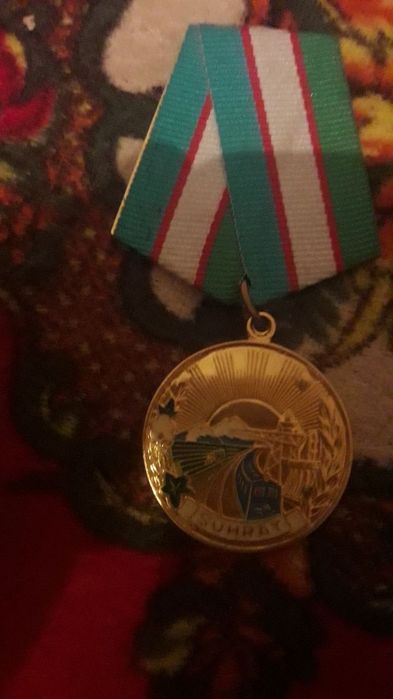 Hamyombob narxda turk stakani likopchalari,50 yillil va shuhrat medali