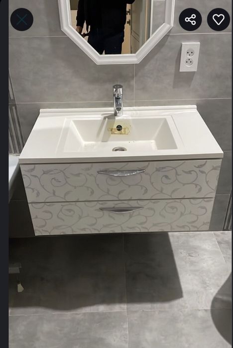 Доставка Раковина с зеркалом и смесителем