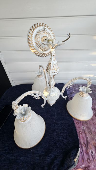 продам потолочную люстру