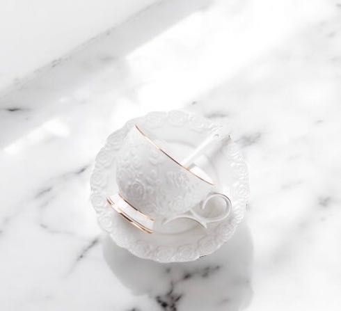 Чаша от костен порцелан за кафе и чай в комплект с лъжичка. 200мл