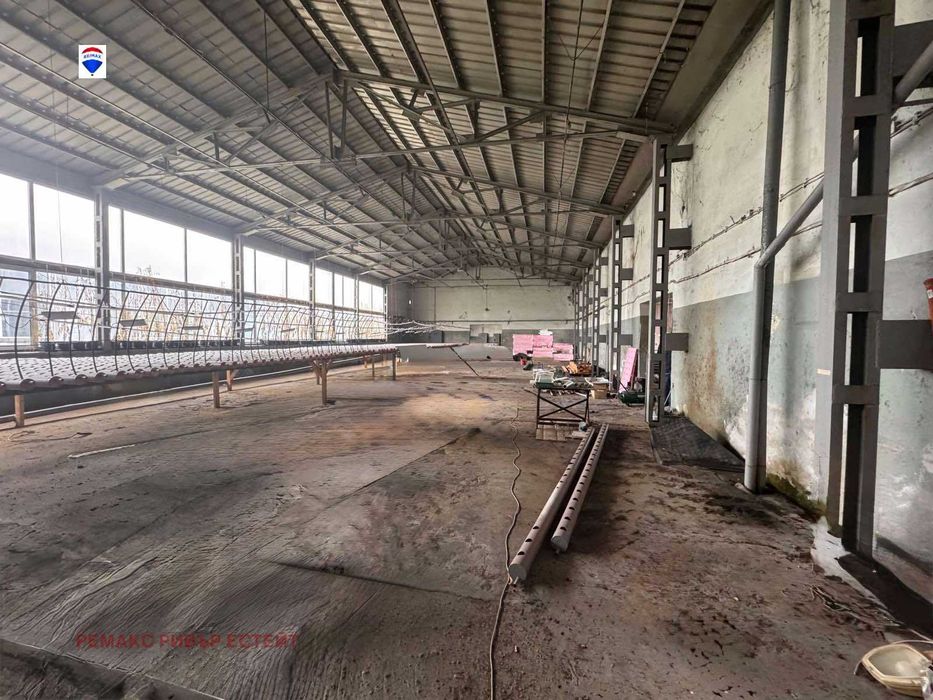 Производствено-Складова база за продажба  с. Новград