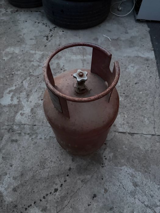 Продам газ балон винтовой .