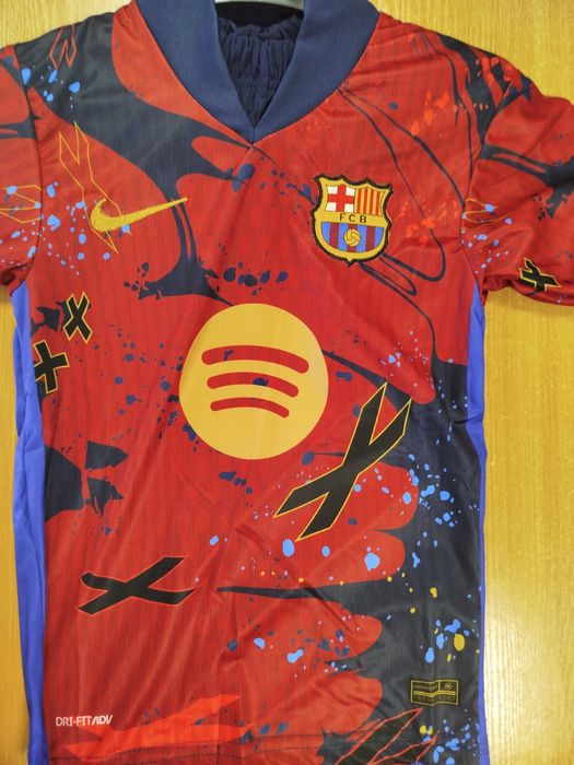 Футболни екипи и чорапи