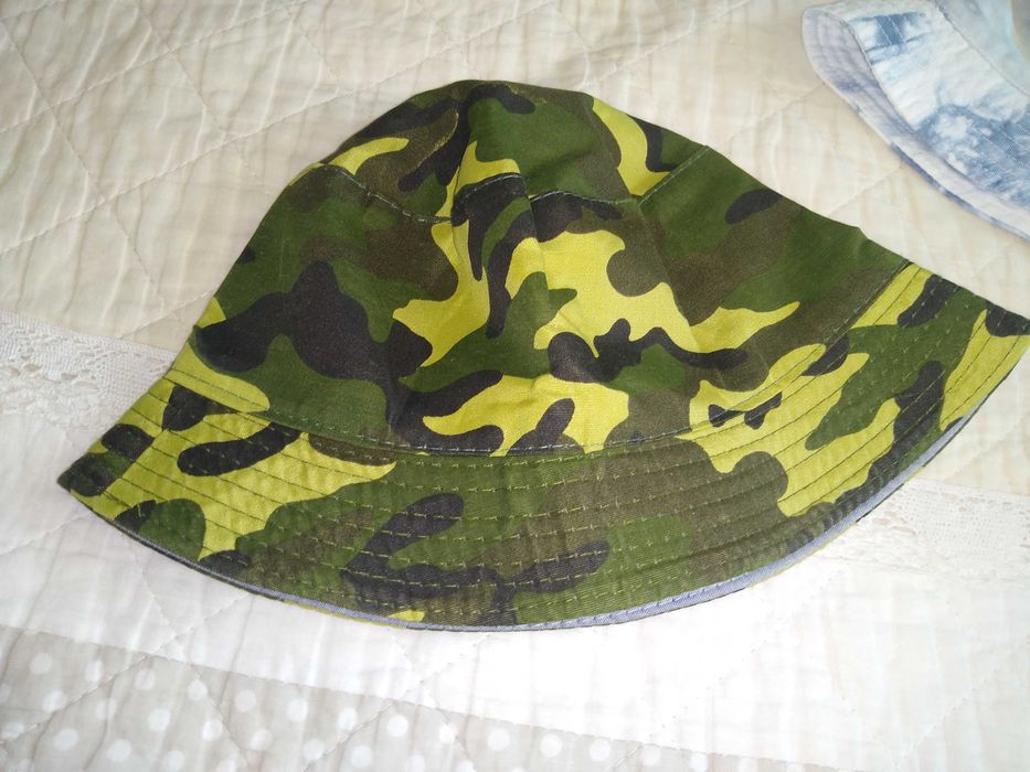 3 pălării de soare , una cu două fețe (+bonus ochelari de soare)