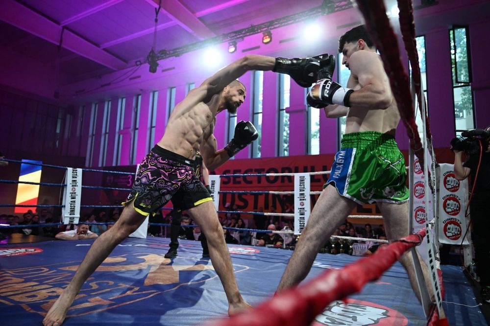 Antrenor lupte box kickbox autoaparare