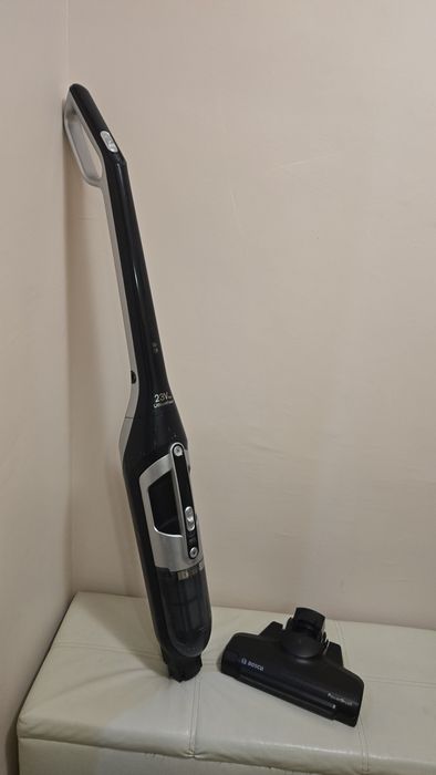 Безкабелна прахосмукачка Bosch, за части . Повредена е главата.