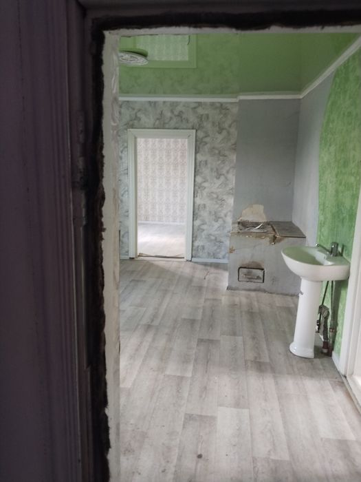 Продам дом  неподолеку от города