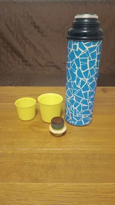 Продавам стари термуси от времето преди 1990 г.