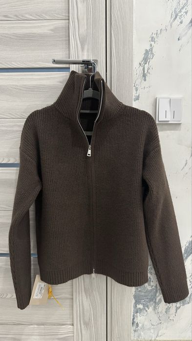 Новая кофта на замке