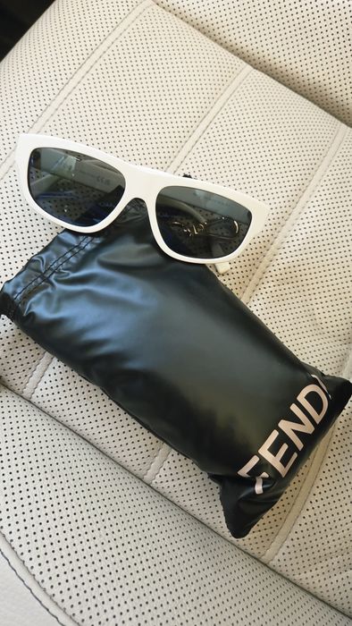 Очила на Fendi-не са носени!