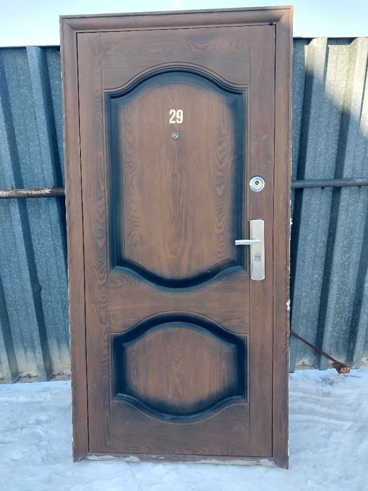 Продам входную дверь