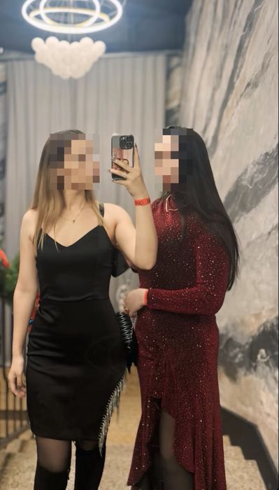 Продам красное платье с стразами