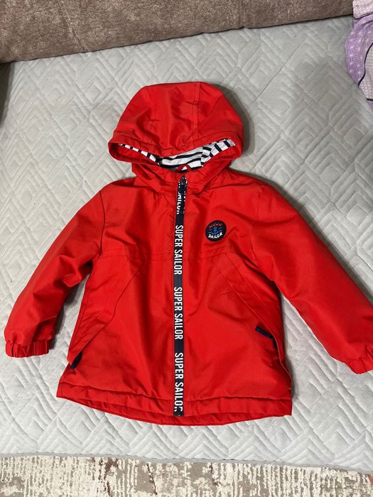 Продам детские куртки