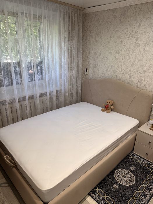 Продам кровать с матрасом 140*200