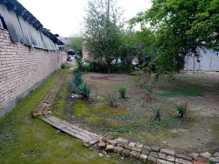 Срочно сотилади. Участка без маклер.