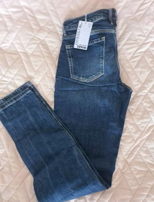 Нови Guess, Roxy,GAP, Victoria's secret