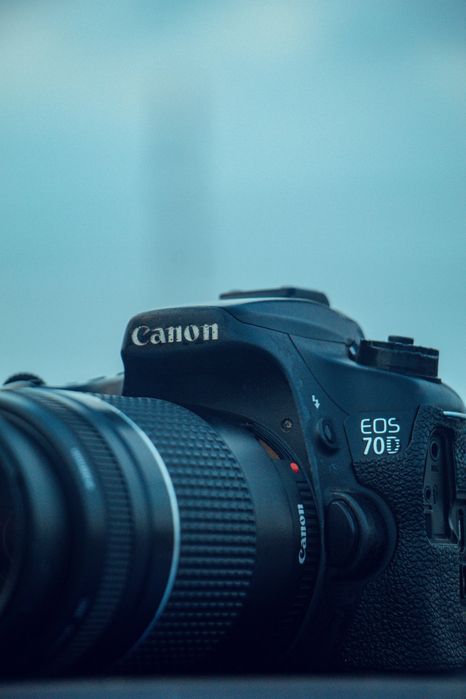 Fotoapparat sotiladi Canon eos 700 D