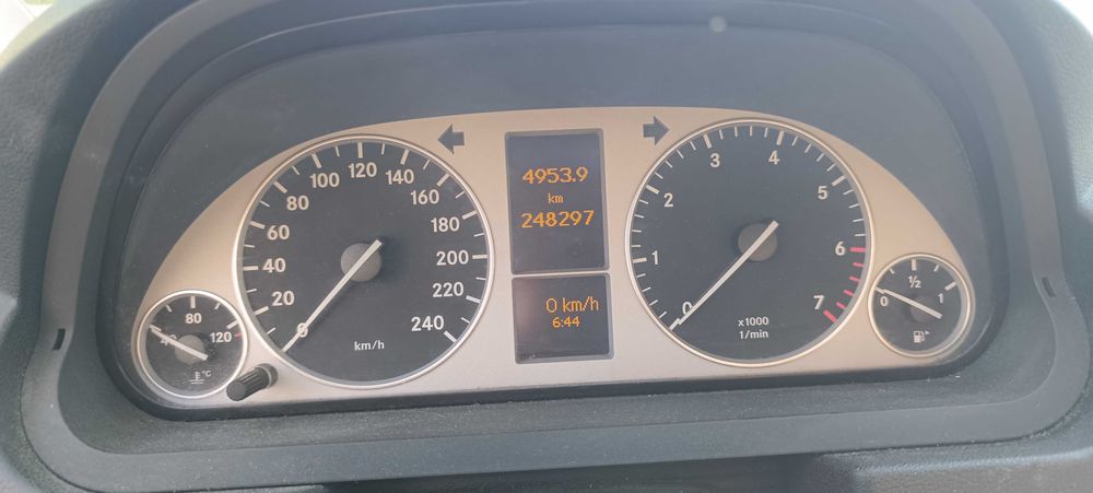 Продавам Мерцедес Б200 бензин газ
