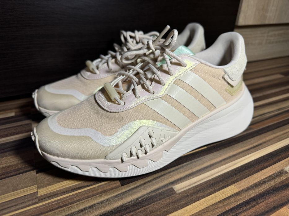 Pantofi Adidas noi 37 1/2
