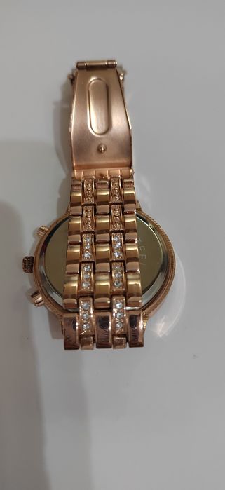 Нежни дамски часовници с красиви циферблати