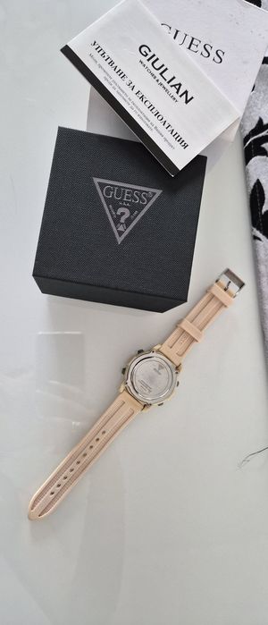 Часовник Guess оригинален