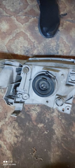 Фары Мазда МПВ 2