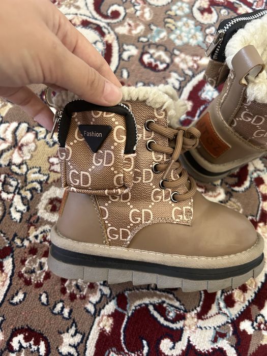 Срочно продам ботинки